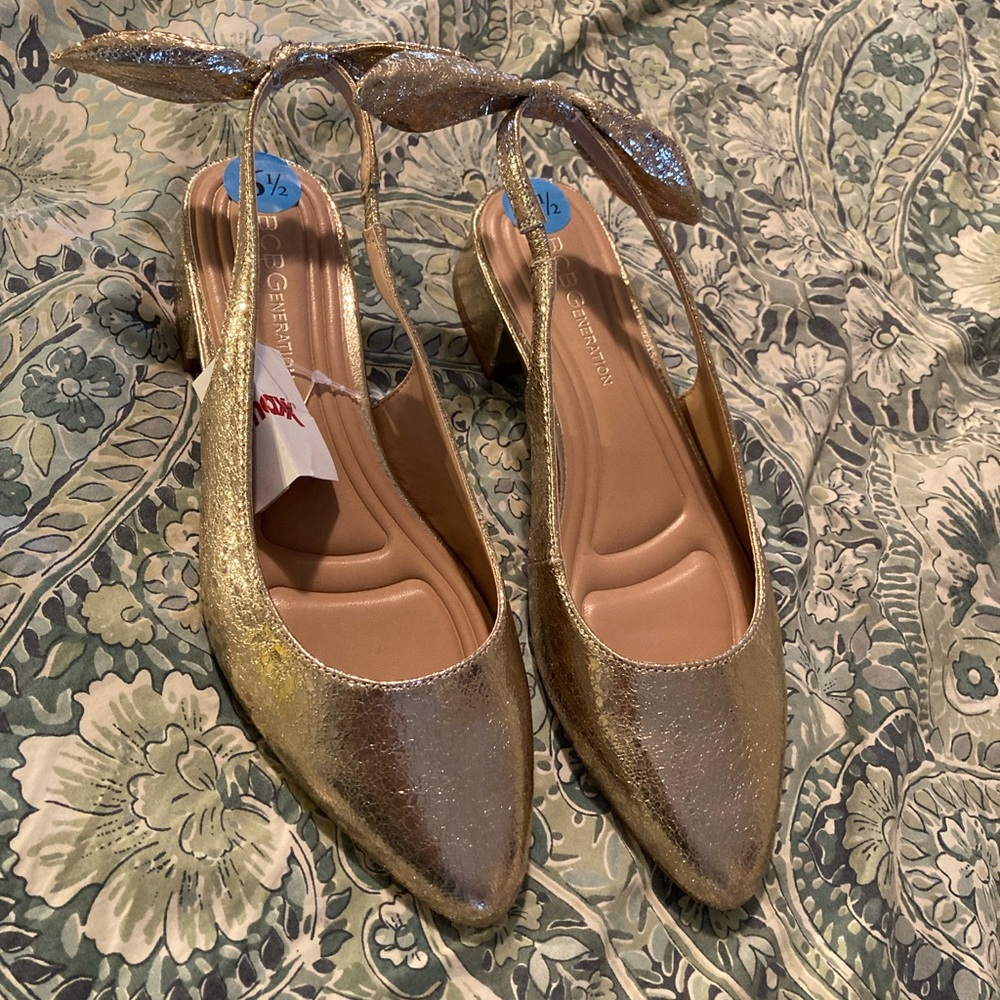 BCBGeneration gold bow 🎀 back “Torna” small chunk heel flats